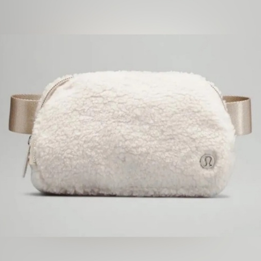 Lulumon Belt Bag In Cream Sherpa 1L (Smaller Version)